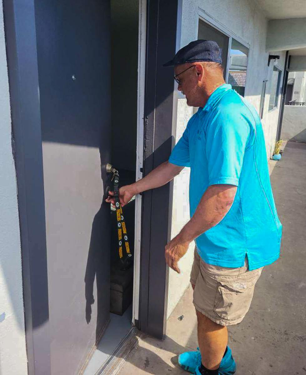 Roberto opens his new apartment for the first time.